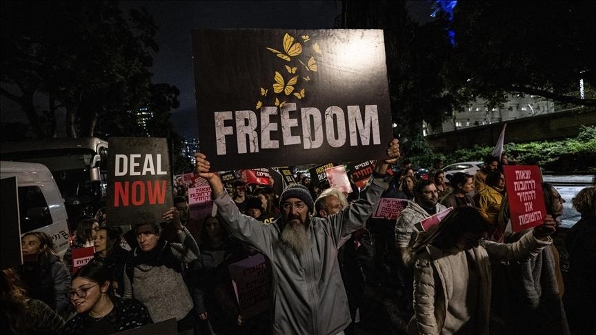 Israël: des milliers d'Israéliens exigent la démission du gouvernement et la libération des otages