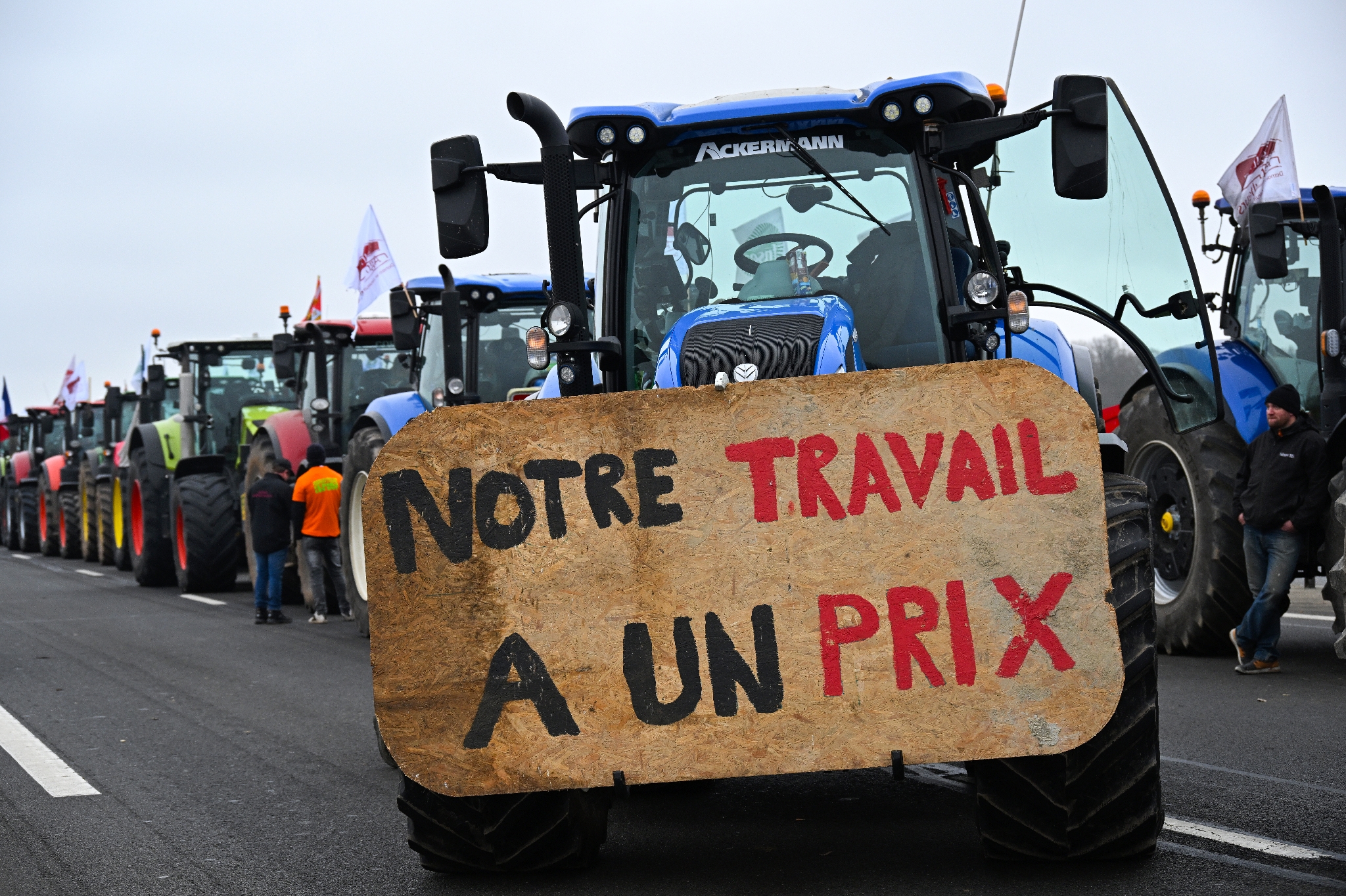 France - Tension autour de l’avancée d’un convoi d’agriculteurs vers Rungis