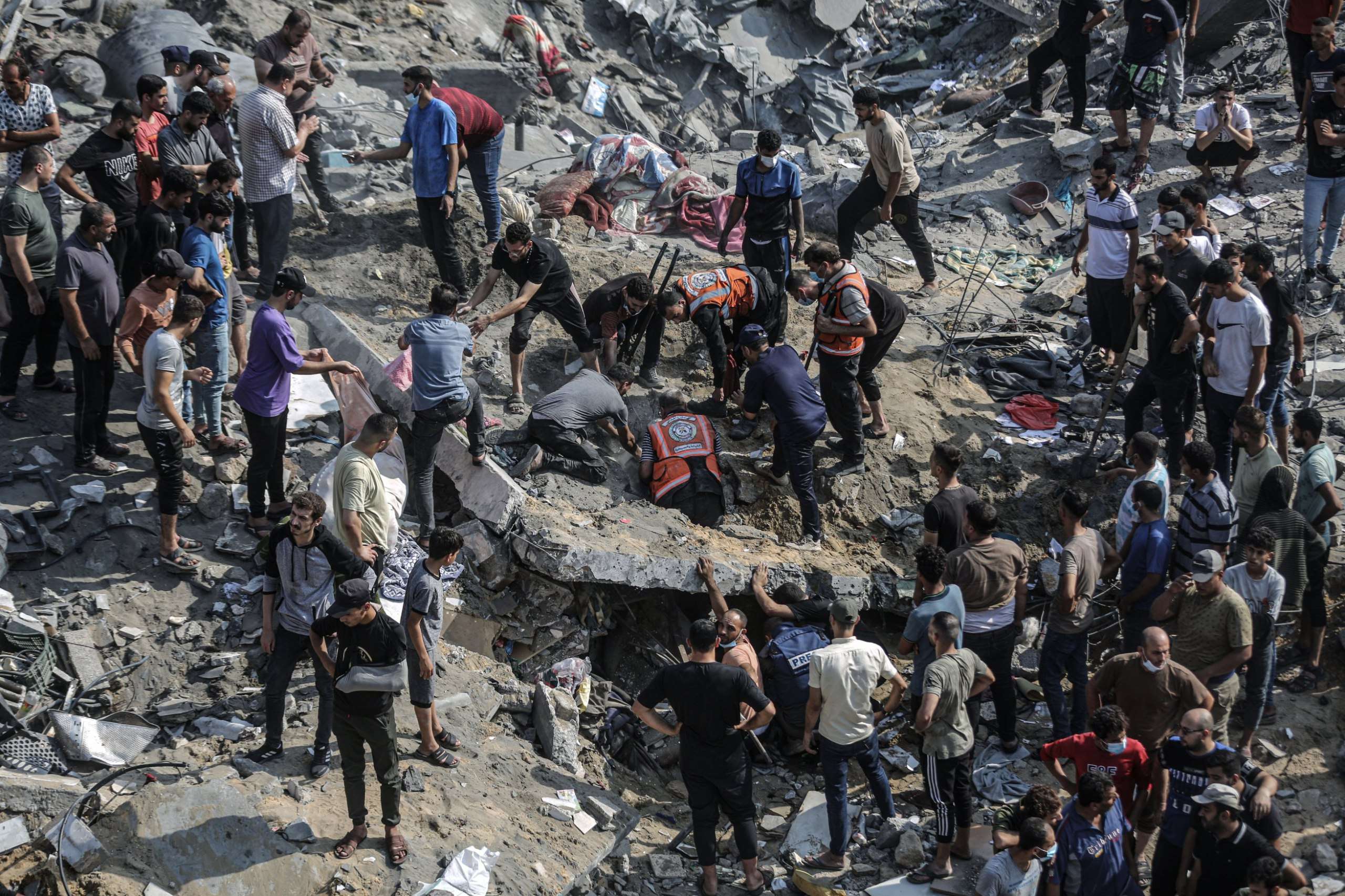 Gaza : des humains sous les décombres des bombardements israéliens