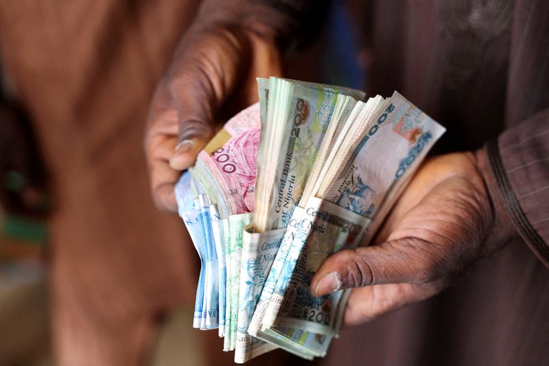 Le Nigeria veut interdire le commerce ambulant des devises étrangères