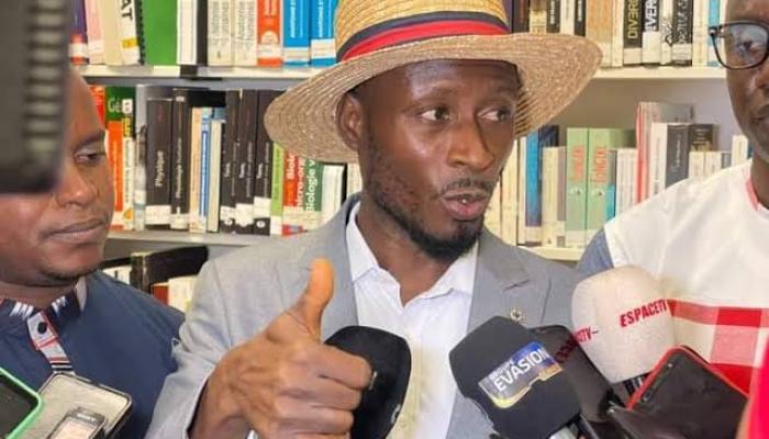 Guinée: le journaliste Sékou Jamal Pendessa libéré, les syndicats suspendent la grève