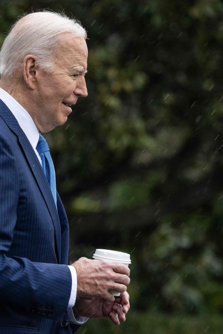 À huit mois de la présidentielle, un sondage pointe des « signaux alarmants » pour Joe Biden