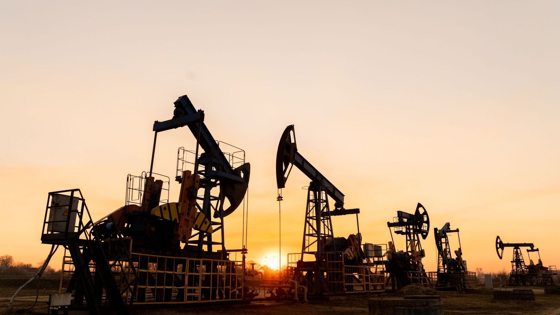 Les prix du pétrole en hausse, attisés par les tensions au Moyen-Orient et la solidité des indicateurs chinois