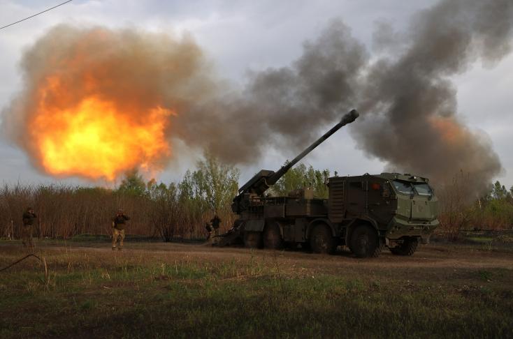 Ukraine : la Russie pousse vers Tchassiv Iar, Kiev attend l'aide américaine