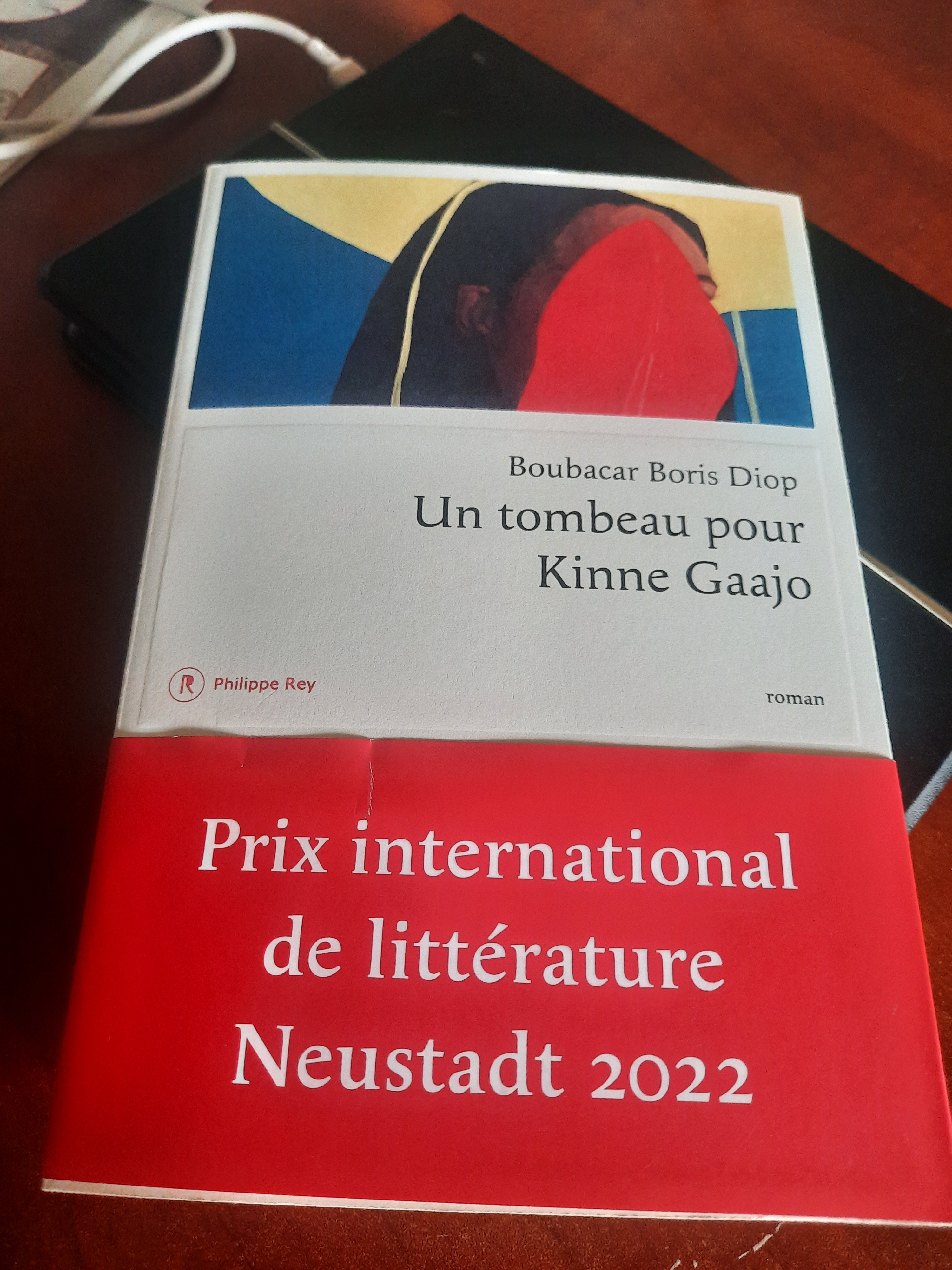 Boubacar Boris Diop : « Un tombeau pour Kinne Gaajo », un roman écrit par « devoir de mémoire aux victimes du bateau 'Le Joola"»