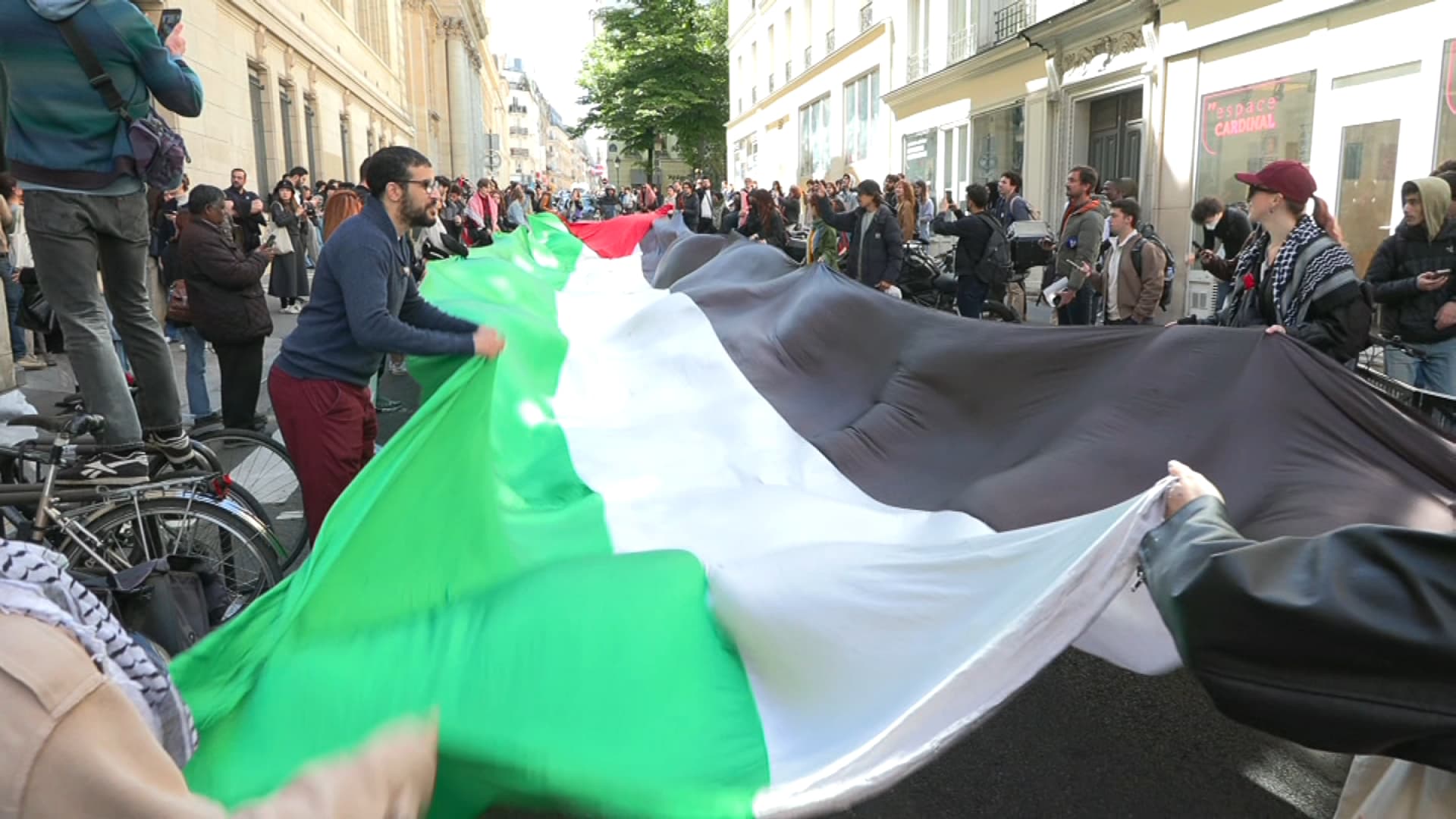 Paris : Des manifestants pro-palestiniens installés à la Sorbonne évacués par la police