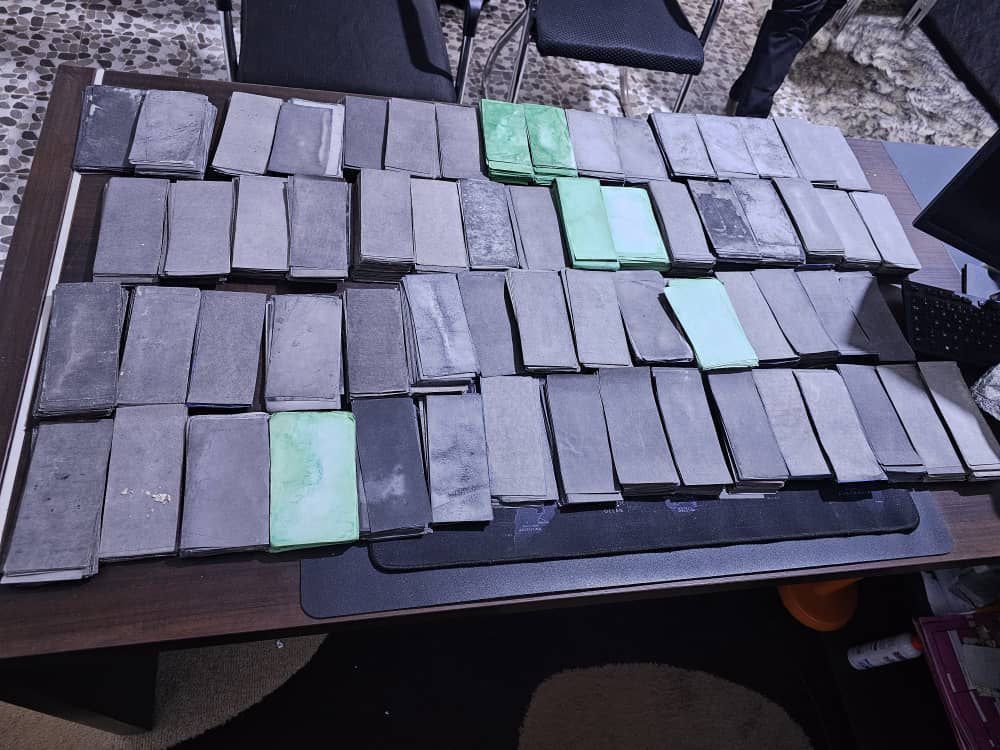 Les billets noirs saisis par la Douane de Sénoba (photo : Douane)