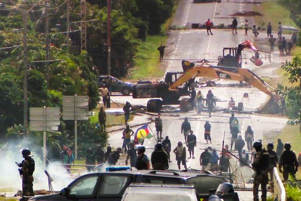 Nouvelle-Calédonie : l’hypothèse d’un référendum envisagée par Emmanuel Macron