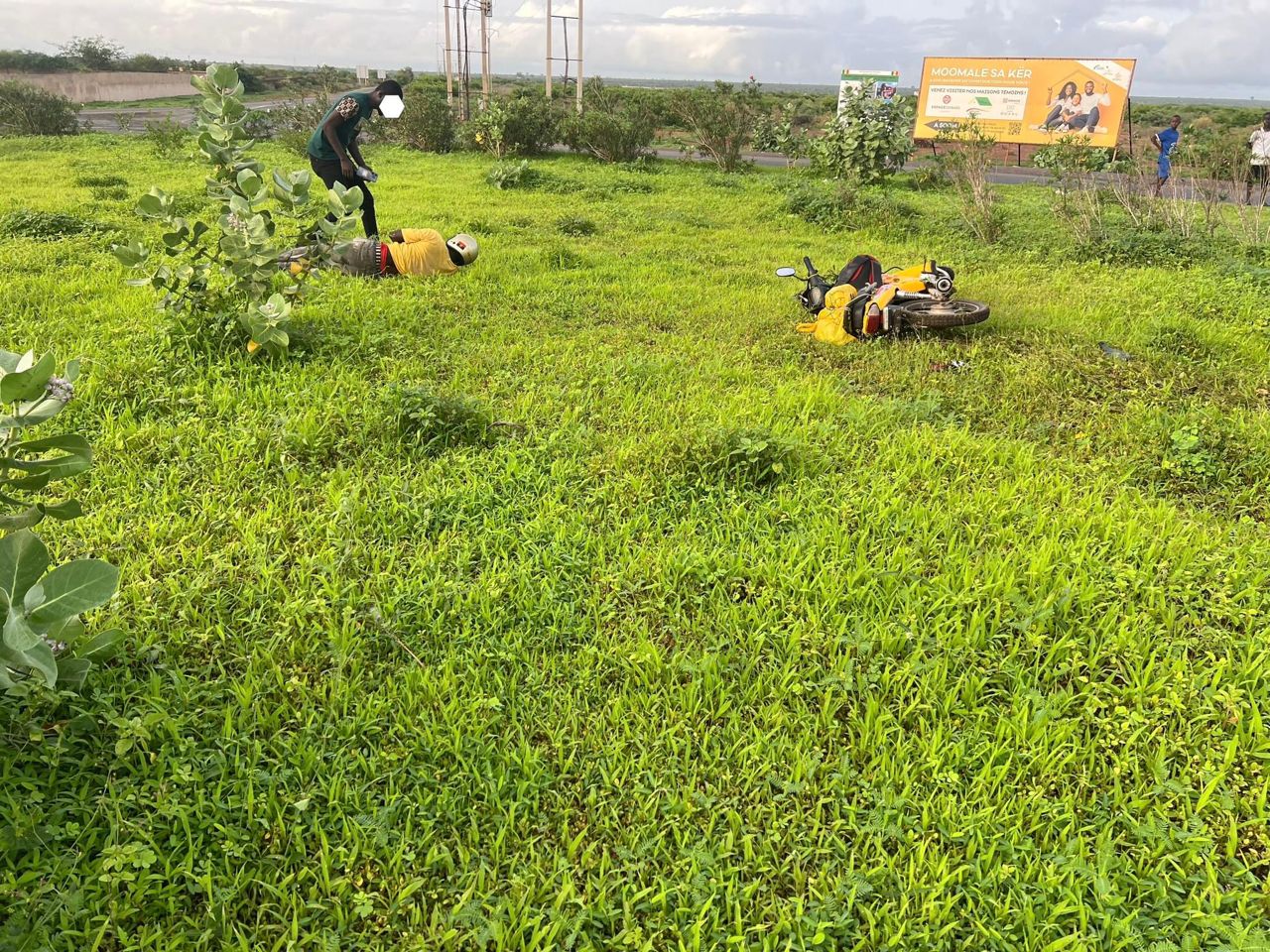 Scène incroyable devant un accident — L’empathie est-elle devenue une valeur en cours de disparition au Sénégal ?
