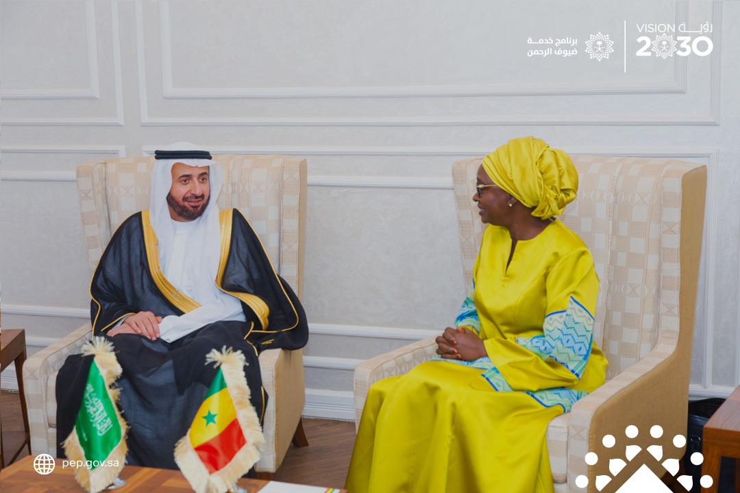 Yassine Fall avec le ministre saoudien du Hadj et de la Oumra le 7 février 2025 à Dakar