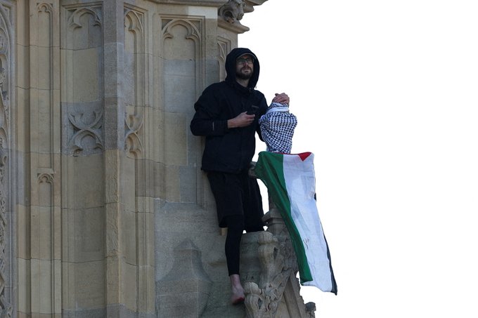 Londres - Un Britannique qui avait escaladé Big Ben avec un drapeau palestinien arrêté