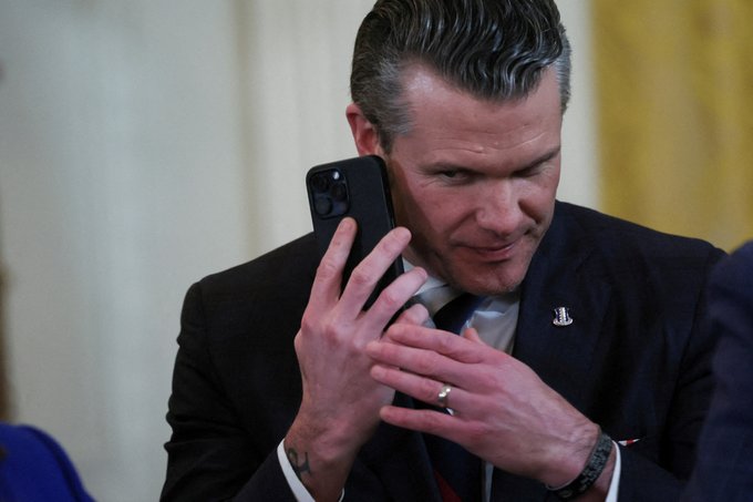 Le chef du Pentagone Pete Hegseth parmi les hauts responsables américains espionnés