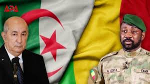 Les présidents algérien (g) et malien