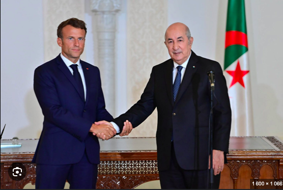 Les présidents algérien (d) et français (image d'archives)