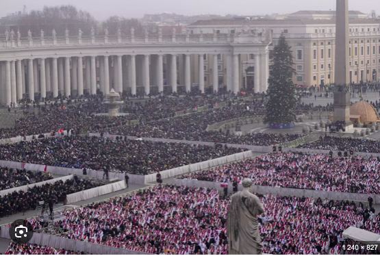 La place Saint-Pierre le 26 avril 2025