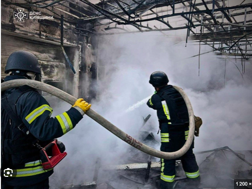 Attaque russe massive sur Kiev à l'aube d'un deuxième échange de prisonniers