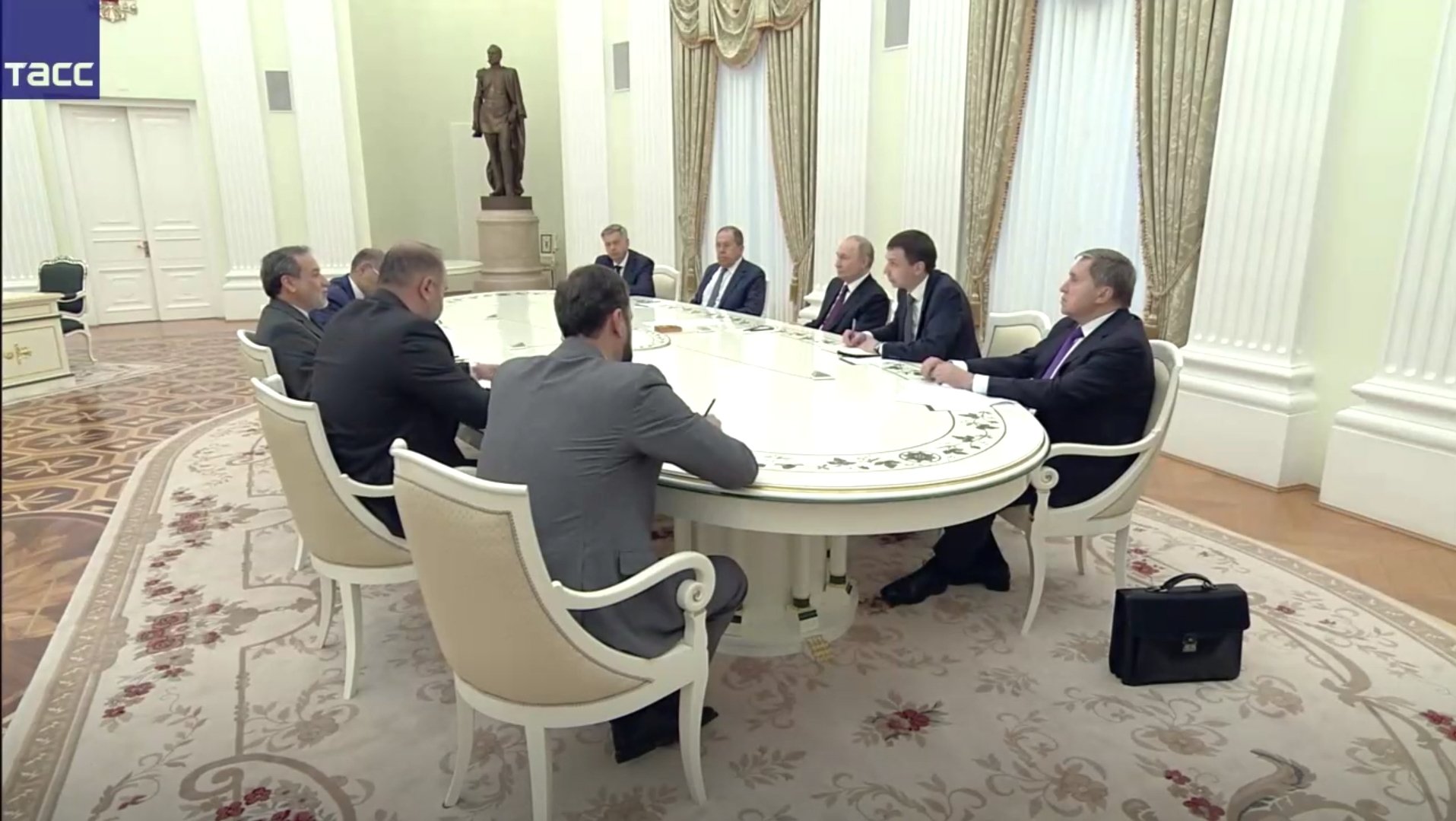 La délégation iranienne en discussion avec Vladimir Poutine et ses collaborateurs à Moscou le 23 juin 2025