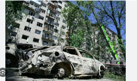 Ukraine: une nouvelle attaque russe fait dix morts à Kiev et dans sa région