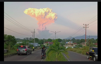 Indonésie: le volcan Lewotobi entre en éruption pour la deuxième journée consécutive