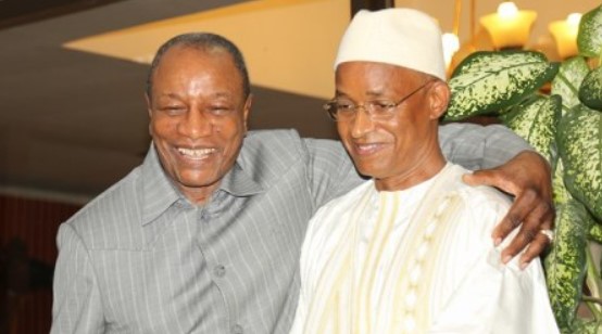 L'ancien président Alpha Condé (g>0 et l'ex premier ministre Cellou Dalein Diallo : leurs partis sont suspendus par le pouvoir militaire