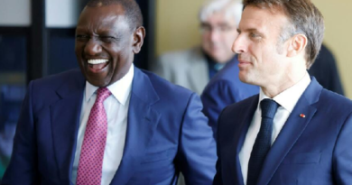 William Ruto (g.) et Emmanuel Macron