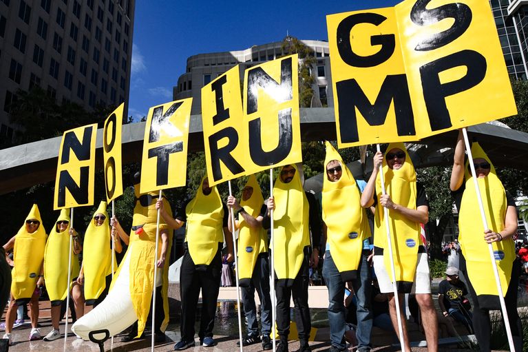 "No Kings" : des dizaines de milliers de personnes manifestent contre Donald Trump