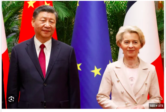 Le président chinois Xi Jinping (g.) et la présidente de la Commission européenne Ursula von der Leyen