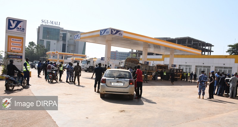 La crise du carburant au Mali. Ici, dans une station-service de Bamako.