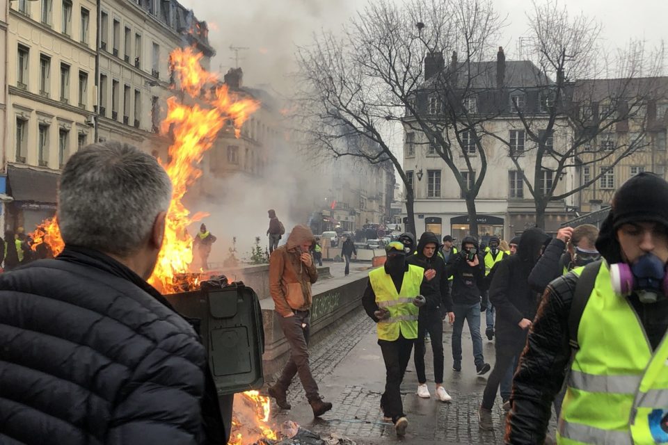 France : sept ans après, des irréductibles Gilets jaunes maintiennent la flamme d’un mouvement inédit