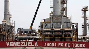 Le Venezuela dénonce une menace américaine de “s’emparer” de ses réserves pétrolières par la “force militaire”