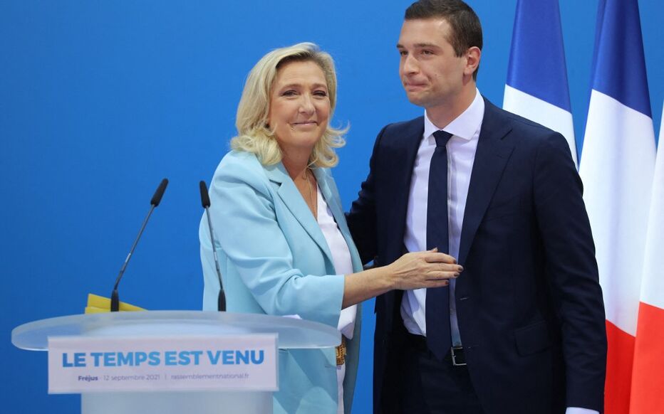 Marine Le Pen (g) et Jordan Bardella