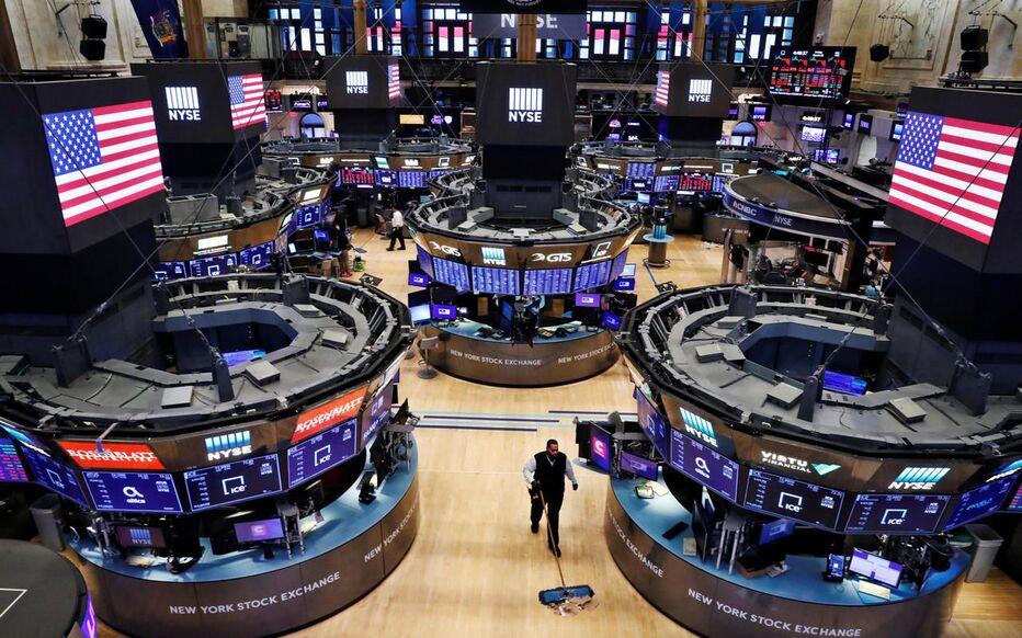 Wall Street: nouveaux records du Dow Jones et du S&P 500, le Nasdaq recule