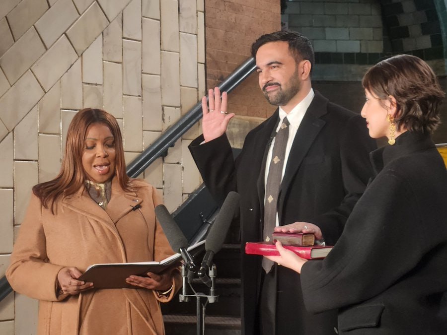 Le démocrate Zohran Mamdani prête serment sur le Coran et devient officiellement maire de New York