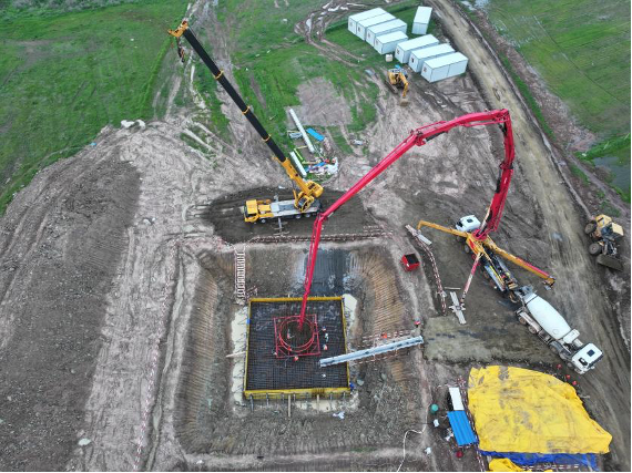 Le chapiteau n° 3 du Pont de Dier dans le neuvième tronçon du projet de la deuxième phase du projet ferroviaire à grande vitesse marocain est en cours de coulée. (Photo/Qi Yimin)