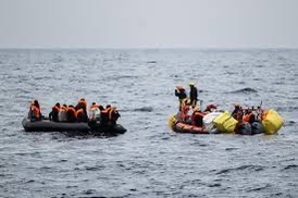 Des migrants dans la Manche