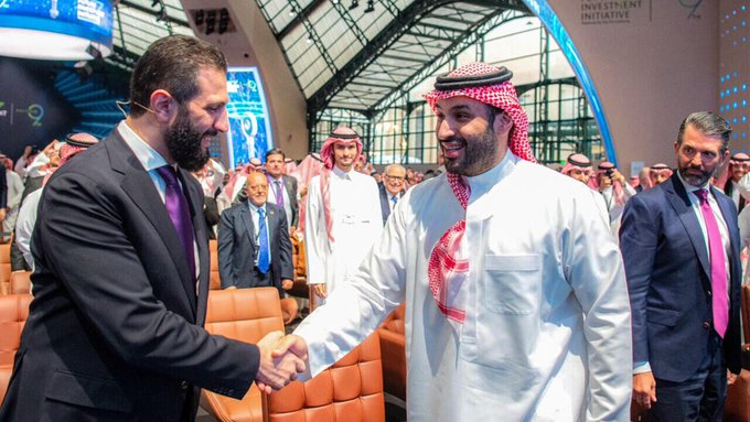 Le leader syrien (g.) et le prince héritier saoudien