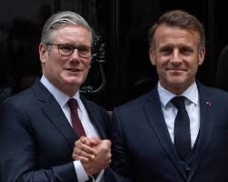 Keir Starmer, premier ministre britannique  (g.) et Emmanuel Macron , le président français (Photo DR)