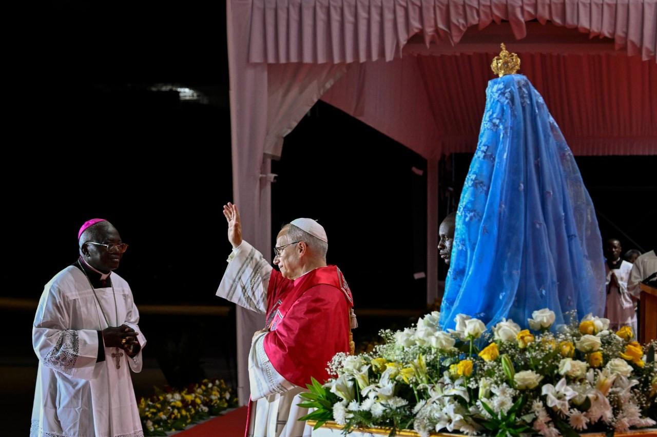 En Angola, le pape dénonce "le fléau de la corruption" devant 100.000 fidèles
