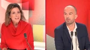 La journaliste Alix Bouilhaguet (g.) plusieurs fois corrigée par Manuel Bompard, le coordinateur de La France Insoumise (LFI)