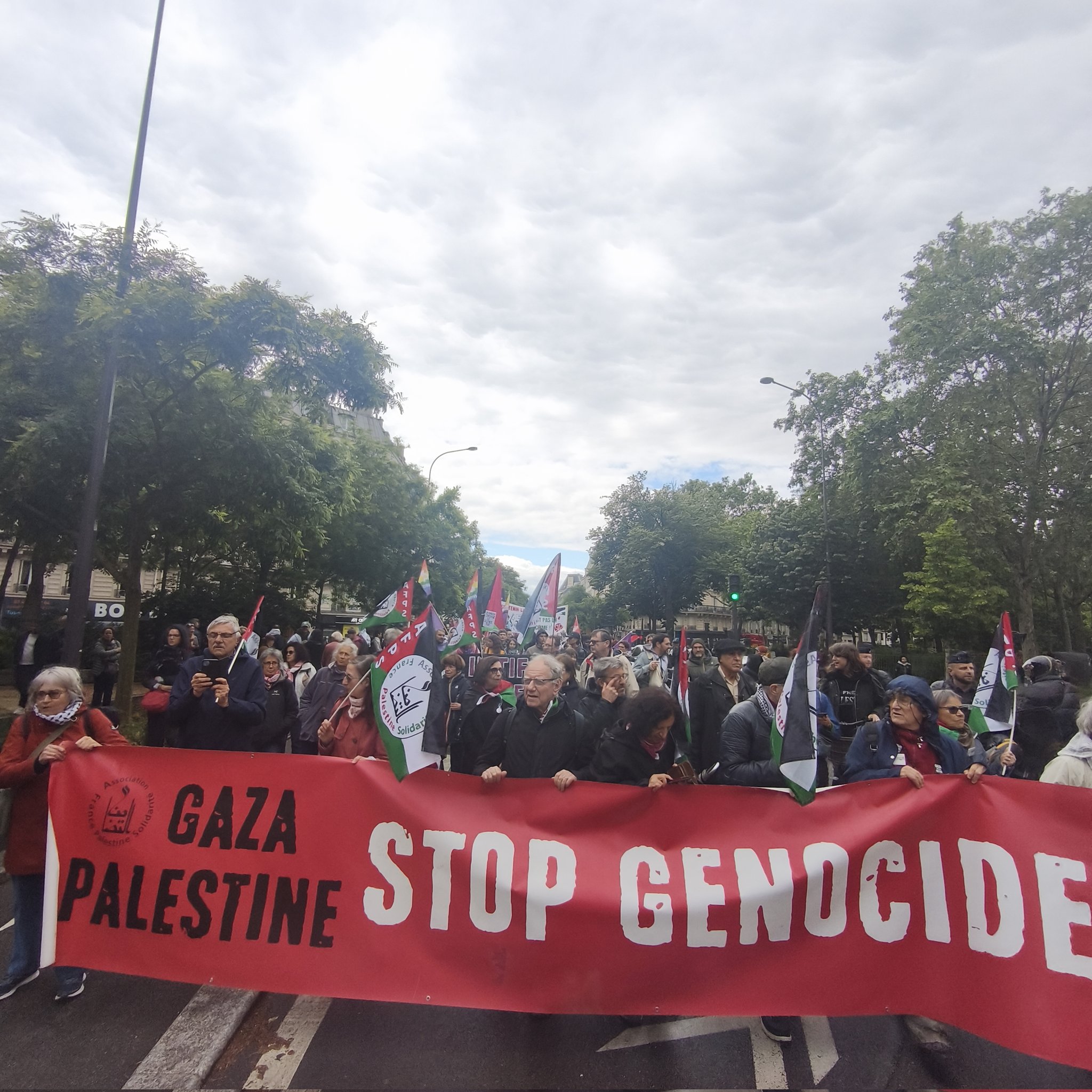Manifestation à Paris pour dénoncer les crimes de guerre, contre l'humanité et de génocide d'Israël en Palestine occupée, le 16 mai 2026