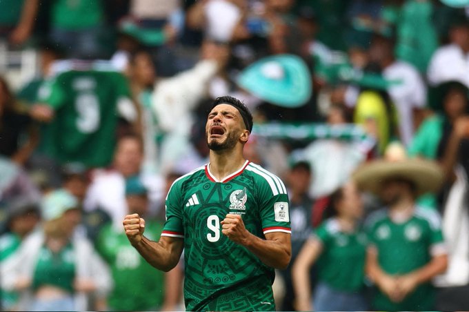 Gimenez, auteur du 2e but mexicain devant de pâles sud-africains pour le premier match de la Coupe du monde 2026 au Stade Azteca de Mexico le 11 juin.