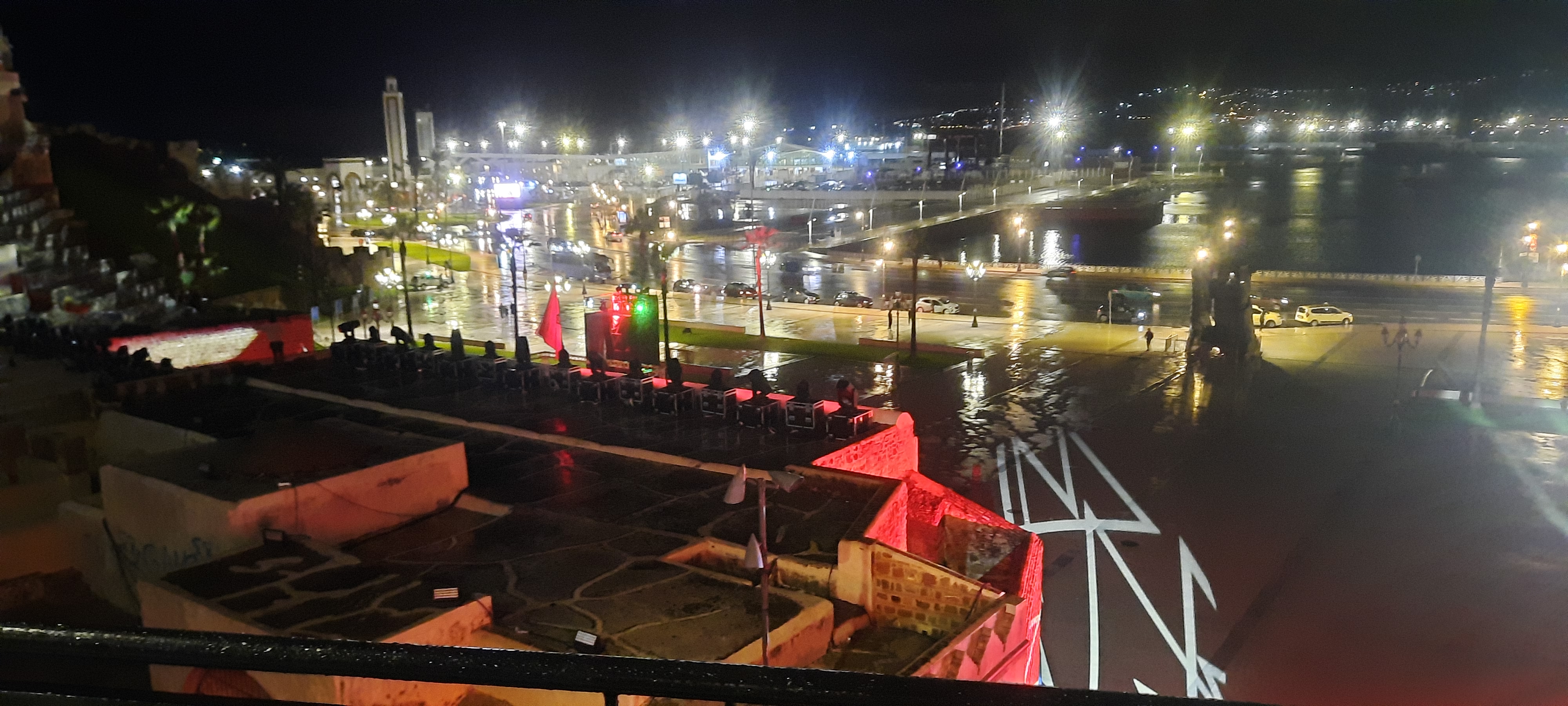 Une vue de Tanger, la nuit, en décembre 2025 (photo IMPACT)
