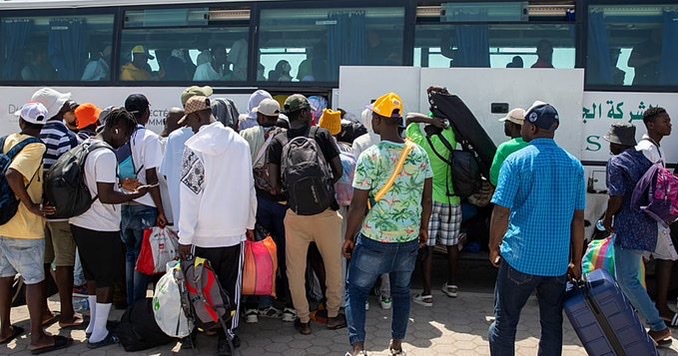 Des Africains quittant l'Afrique du Sud pour échapper au lynchage anti-migrants