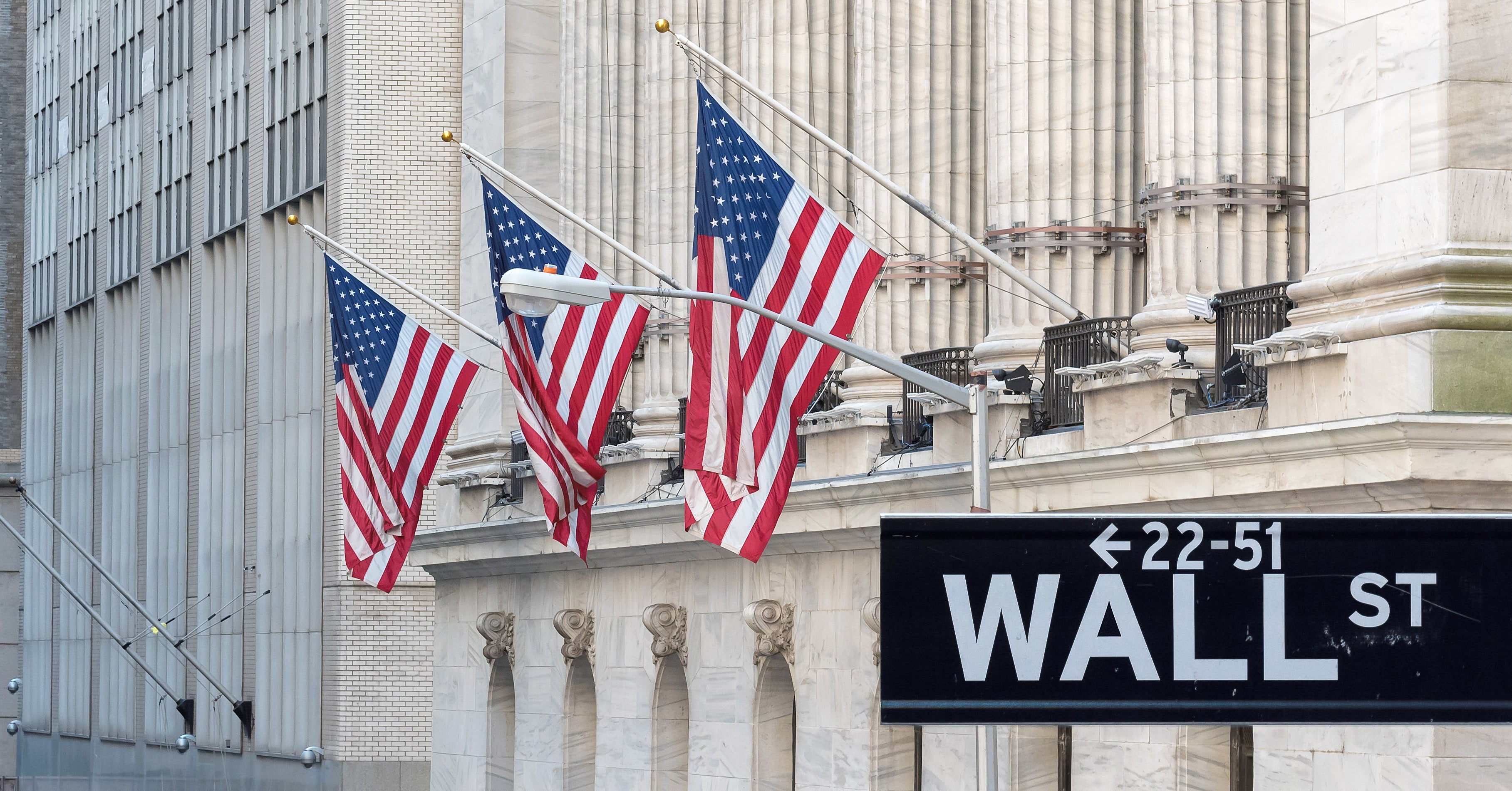 Wall Street profite du plongeon du pétrole, les résultats ajoutent de l'optimisme