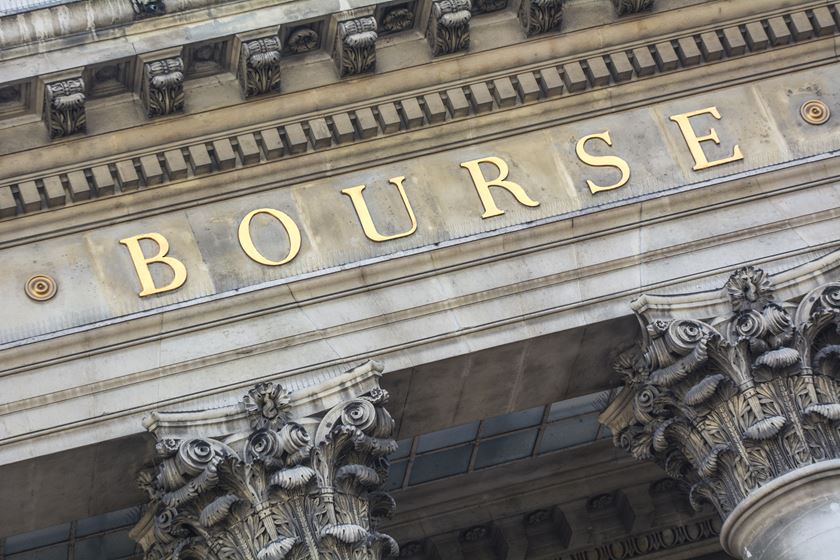 La Bourse de Paris termine en baisse, le luxe sous pression