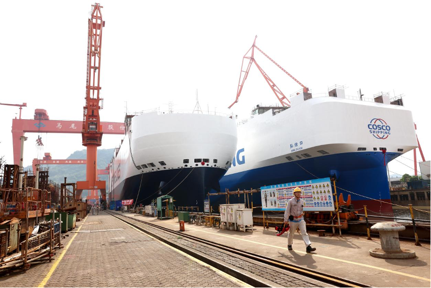 Divers grands navires en construction dans un chantier naval de Fuzhou, capitale de la province du Fujian (sud-est de la Chine). (Photo / Wang Wangwang)