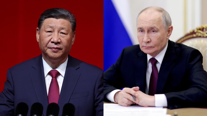 Le Russe Vladimir Poutine (d.) et le Chinois Xi Jinping