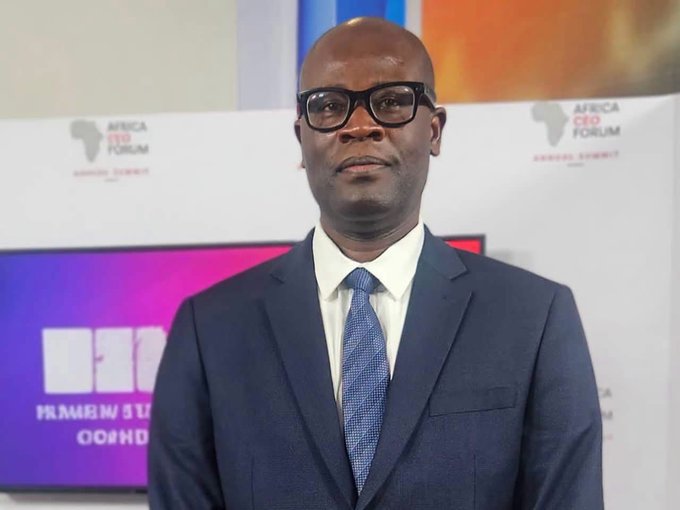 « Le PM Lo me reproche aujourd'hui d'avoir signé, en tant que DG de PETROSEN, un acte « illégal » avec Kosmos. Les Sénégalais ont droit aux faits. Les voici, textes à l'appui. » (Alioune Guèye)