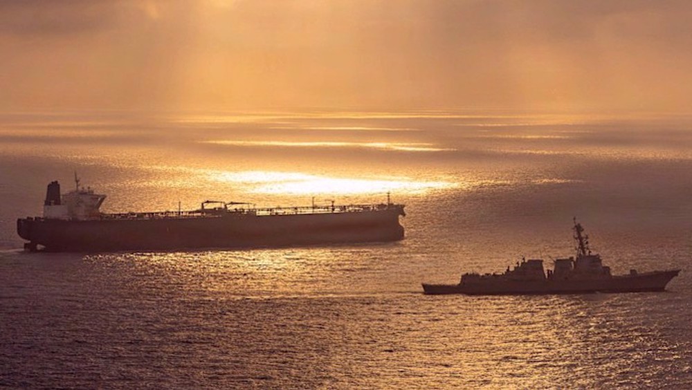 Les navires de guerre américains se sont éloignés d’au moins 400 kilomètres des eaux côtières iraniennes après de lourdes pertes infligées par le CGRI (Press TV)