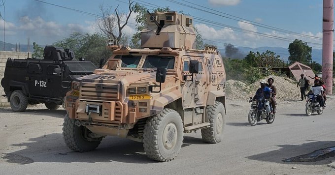 A Port-au-Prince, un véhicule des forces de répression anti-gangs